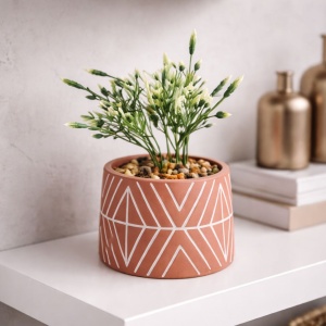 Decorative artificial plant (16 cm) in a pink ceramic pot with a white pattern – modern design