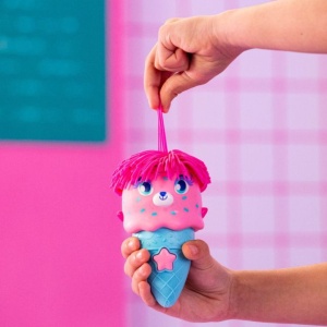 Figurină Funky Paws, Ursul Căpșună - Interactivă și Extensibilă