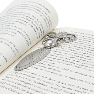 Semn de Carte Metalic Îngeraș cu Perlă și Cristale, 12 x 5 cm, Argintiu, Cadou Elegant pentru Femei, AZAY
