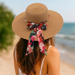 Pălărie de plajă damă Tiara, maro cu fundă florală, boruri largi, stil elegant, ușoară și respirabilă, protecție solară, diametru 43 cm