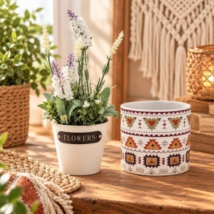 Pachet plantă artificială lavandă în ghiveci alb, 28×9 cm + mască de ghiveci din ceramică, model tradițional, 11 cm