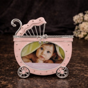 Ramă Foto Copii AZAY Tip Cărucior Bebe, Roz, 13x9 cm, Decor Cameră Fetiță, Cadou Nou-Născut, Cutie Cadou Premium Inclusă
