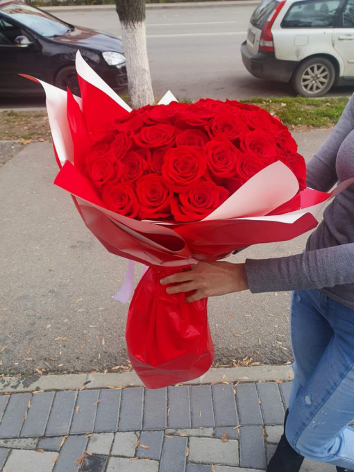 Buchet 71 trandafiri rosii