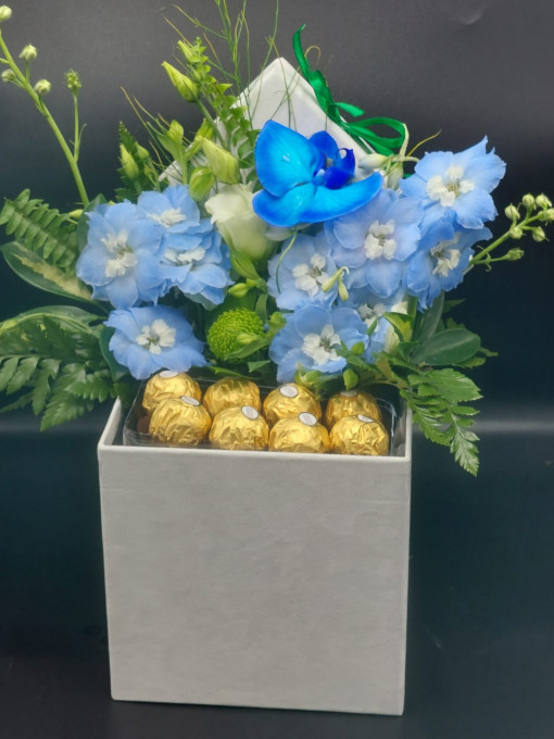 cutie cu flori