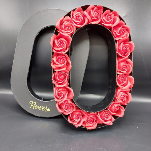 Litera " O" din trandafiri de sapun
