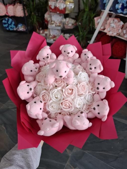 Buchet cu ursuleți și trandafiri de săpun – Cadoul perfect pentru orice ocazie