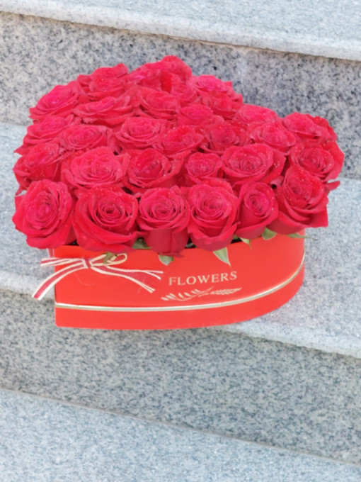 Cutie inima cu 35 trandafiri rosii