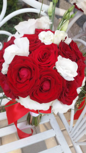 Buchet de mireasa cu trandafiri rosii (1)