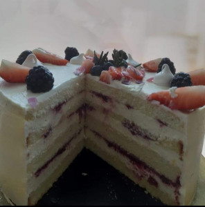 Tort cu vanilie si mix de fructe