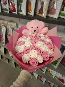 Buchet Ursulet + 31 Trandafiri din Sapun