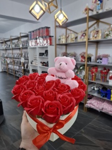 cutie inima cu trandafiri si ursulet te iubesc
