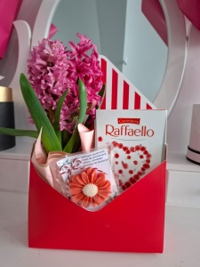 Plic Cu Zambila, Lumanare Parfumata si Praline
