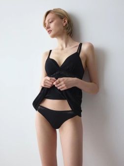 Chiloți cu dantelă florală, Triumph Comfort Allure Brazilian Negru - Img 4