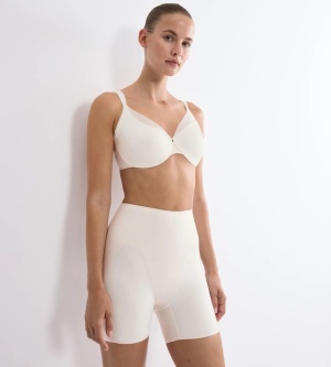 Pantaloni modelatori Triumph Body Make-Up Illusion Curve HW Short Ecru