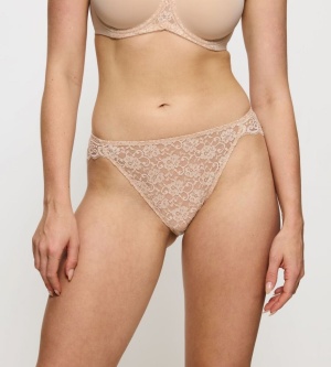 Chilot din dantelă răscroit, Triumph Amourette Highleg Tai - Img 9