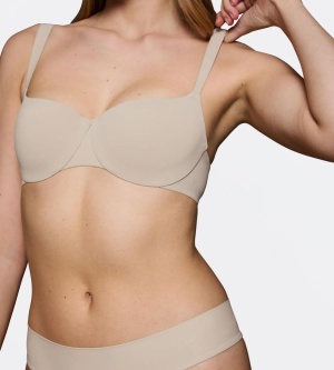 Sutien cu armătură inovatoare, Triumph Body Make-Up Illusion Balconette Bej - Img 3