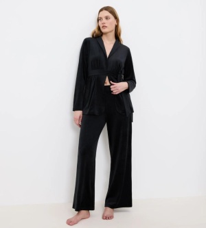 Pantaloni din velur cu croială largă pentru damă - Triumph Sensual Velour Wide Leg Trousers 01 Negru - Img 4