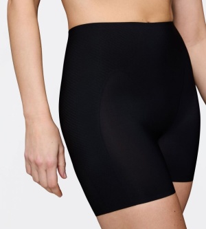 Pantaloni modelatori Triumph Body Make-Up Illusion Curve HW Short Negru - Img 4