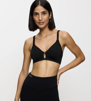 Sutien sport Triumph Triaction Fitness F Negru cu susținere medie din material respirabil, deschidere în față