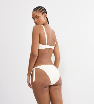 Sutien cu armătură cu decolteu V plunge, Triumph Summer Dune W Crem - Img 2