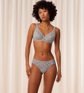 Chilot din dantelă, Triumph Amourette Hipster String - Img 3
