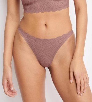 Chilot invizibil din dantelă, fără cusături, Sloggi ZERO Feel Bliss String Maro