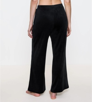 Pantaloni din velur cu croială largă pentru damă - Triumph Sensual Velour Wide Leg Trousers 01 Negru - Img 2