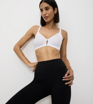 Sutien sport Triumph Triaction Fitness F Alb cu susținere medie din material respirabil, deschidere în față - Img 4