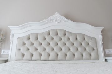 Pat tapitat Josephine Classic Stil lemn masiv vopsit alb, 180 x 200 cm - Img 6