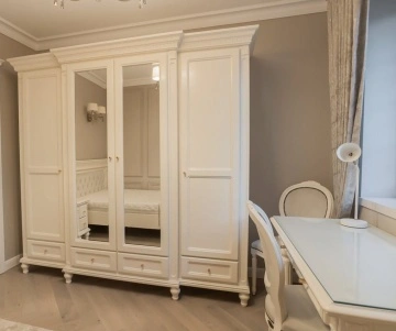 Dulap dormitor Francesca Classic Stil, 4 usi si 4 sertare, vopsit alb, 234 x 67 x 218 cm