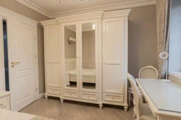 Dulap dormitor Francesca Classic Stil, 4 usi si 4 sertare, vopsit alb, 234 x 67 x 218 cm - Img 3