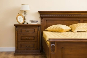 Noptiera dormitor Donatello Classic Stil, 3 sertare, finisaj furnir nuc, 60 x 42 x 68 cm - Img 2