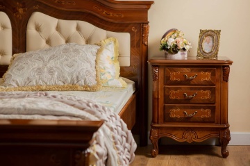Set mobila dormitor Josephine Classic Stil, lemn masiv furnir nuc, 5 piese - Img 2