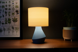 Lampa cu suport inclinat