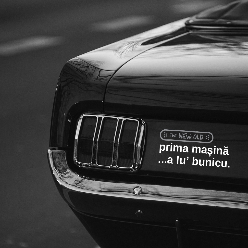„prima mașină… a lu’ bunicu.” / bumper sticker auto (Culoare: Alb)
