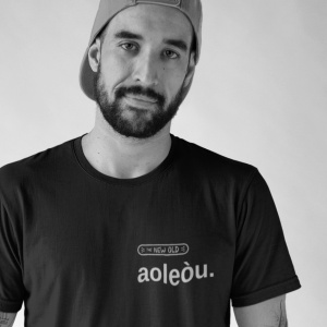 "aoleòu." / tricou negru unisex