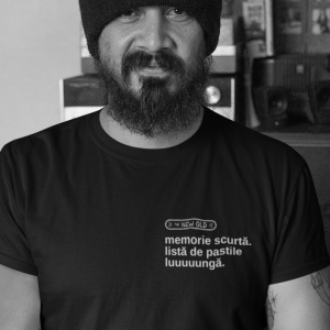 "memorie scurtă. listă de pastile luuuungă." / tricou negru unisex