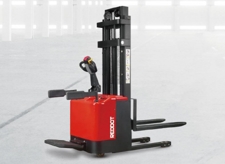 RS15-E 3000, TRANSPALET CU PLATFORMA (RIDER), CAPACITATE 1.500 KG, INALTIME DE RIDICARE 3.000 MM