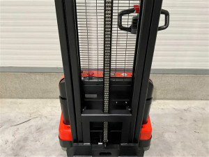 EST124 - 3000, TRANSPALET ELECTRIC CU CATARG, INALTIME DE RIDICARE 3.000MM, SARCINA MAXIMA 1.200 KG - Img 3