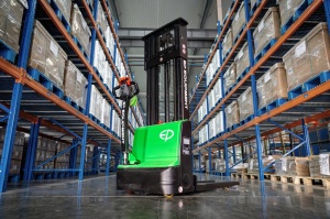 DS3-2700, TRANSPALET ELECTRIC CU CATARG MARCA "EP EQUIPMENT", INALTIME DE RIDICARE 2.700 MM, SARCINA MAX 1.500 KG - Img 5