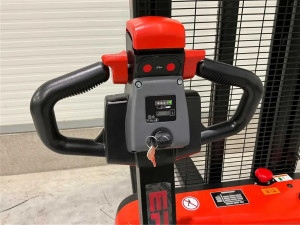 EST124 - 3000, TRANSPALET ELECTRIC CU CATARG, INALTIME DE RIDICARE 3.000MM, SARCINA MAXIMA 1.200 KG - Img 5