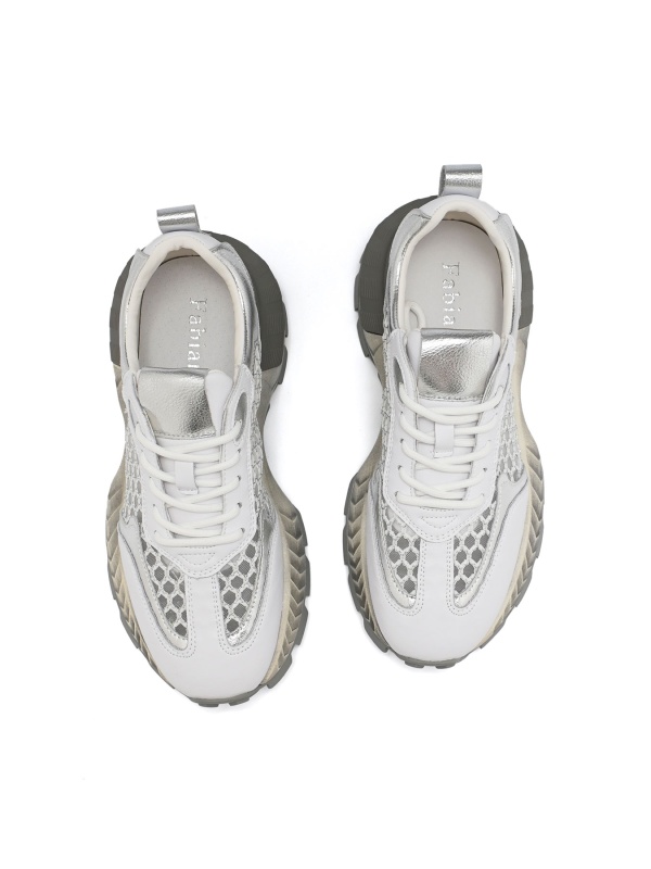 ДАМСКИ СПОРТНИ ОБУВКИ В БЯЛО И СРЕБРИСТО С ЕФЕКТНА МРЕЖА