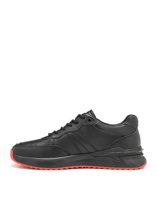 МЪЖКИ СПОРТНИ ОБУВКИ ОТ ЕСТЕСТВЕНА КОЖА В ЧЕРЕН ЦВЯТ С ЧЕРВЕНА ПОДМЕТКА