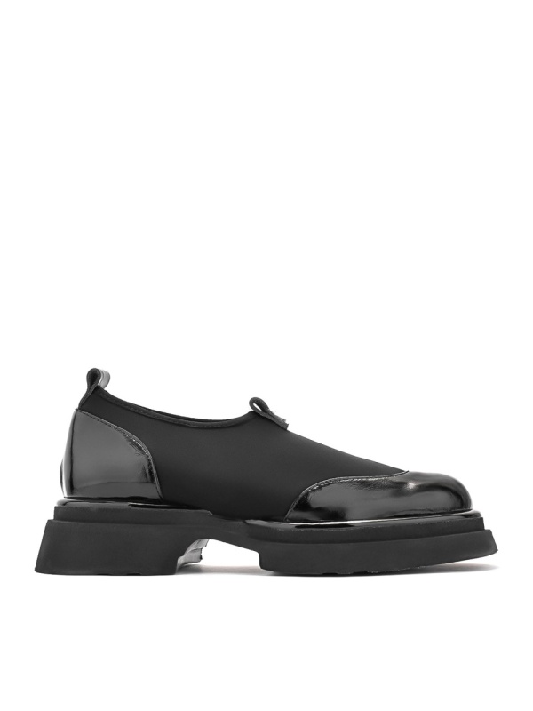 WOMEN'S SHOES IN GENUINE LEATHER WITH LACQUER COATING AND STRETCH WITH METAL EMBLEM