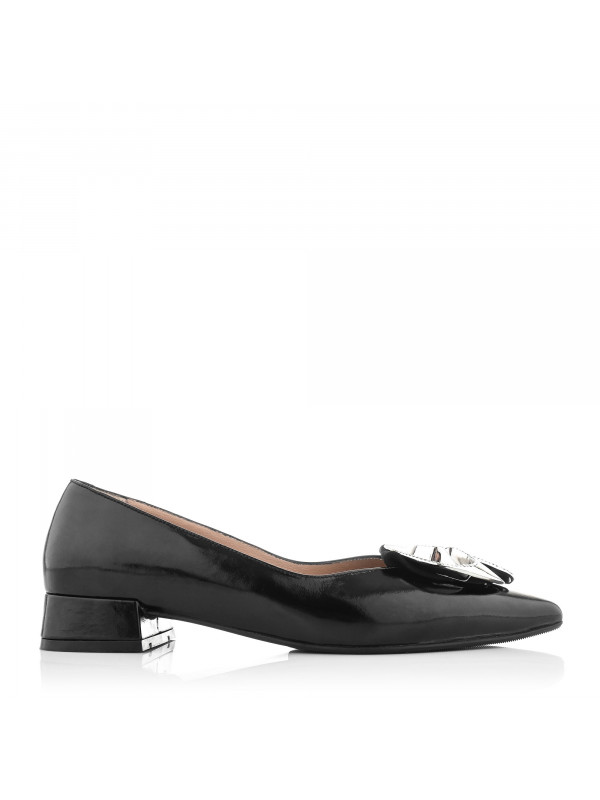 Women's shoes with a low heel made of natural lacquer and decorated with a beautiful flower