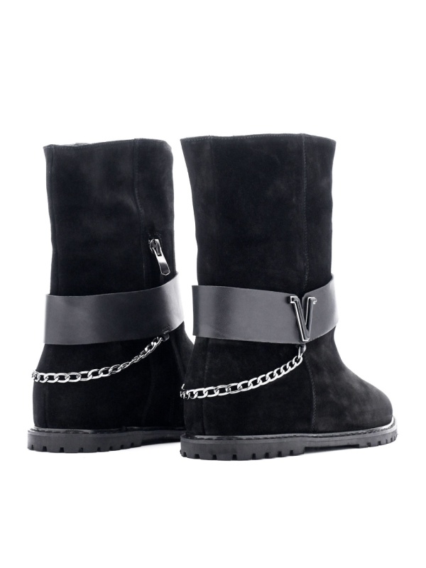 ДАМСКИ БОТИ ОТ ЕСТЕСТВЕН ВЕЛУР УКРАСЕНИ С ВЕРИЖКА