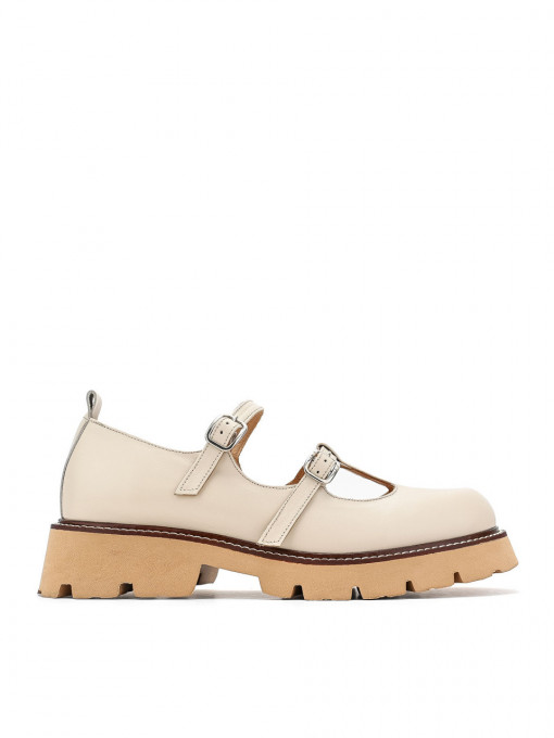 Women's shoes in beige color with thin straps