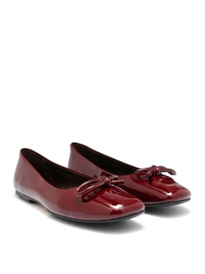 WOMEN'S SHOES MADE OF GENUINE LEATHER WITH LACQUERED COATING IN BURGUNDY COLOR