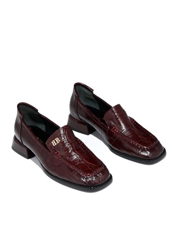 WOMEN'S SHOES TYPE LOAFERS MADE OF GENUINE LEATHER WITH LACQUERED COATING IN BURGUNDY COLOR