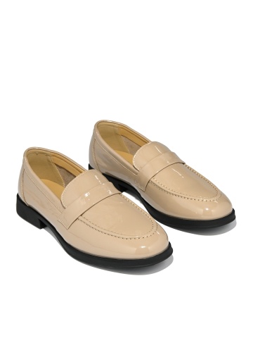 WOMEN'S LOAFERS MADE OF GENUINE LEATHER WITH LACQUERED COATING IN BEIGE WITH LOW HEEL